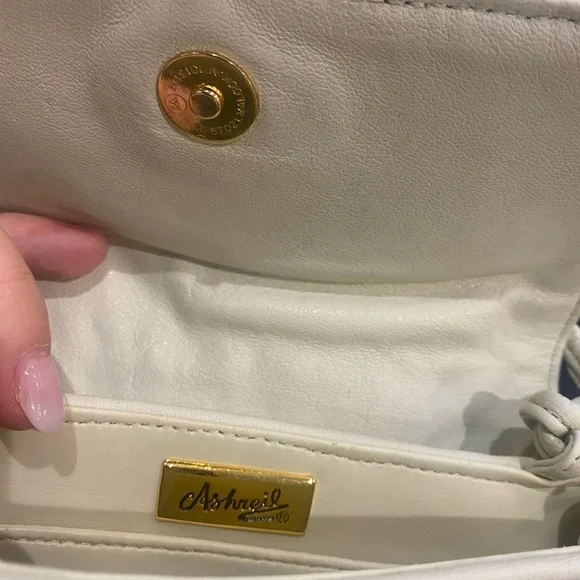 White genuine leather Ashneil crossbody or shoulder bag - Picture 6 of 13